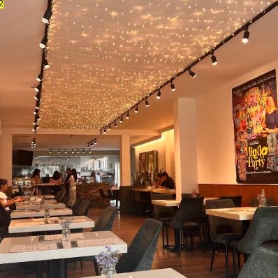 Salón con techo de luces